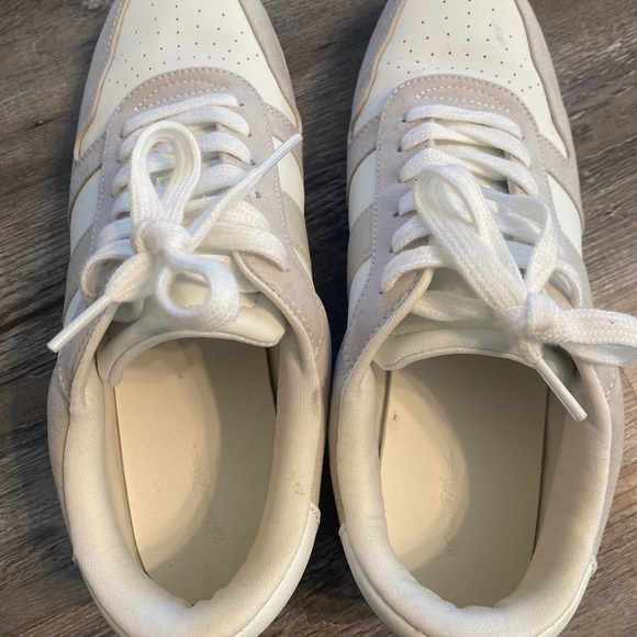 EUC UNIVERSAL THREAD Casual Sneakers 9 - Picture 4 of 7